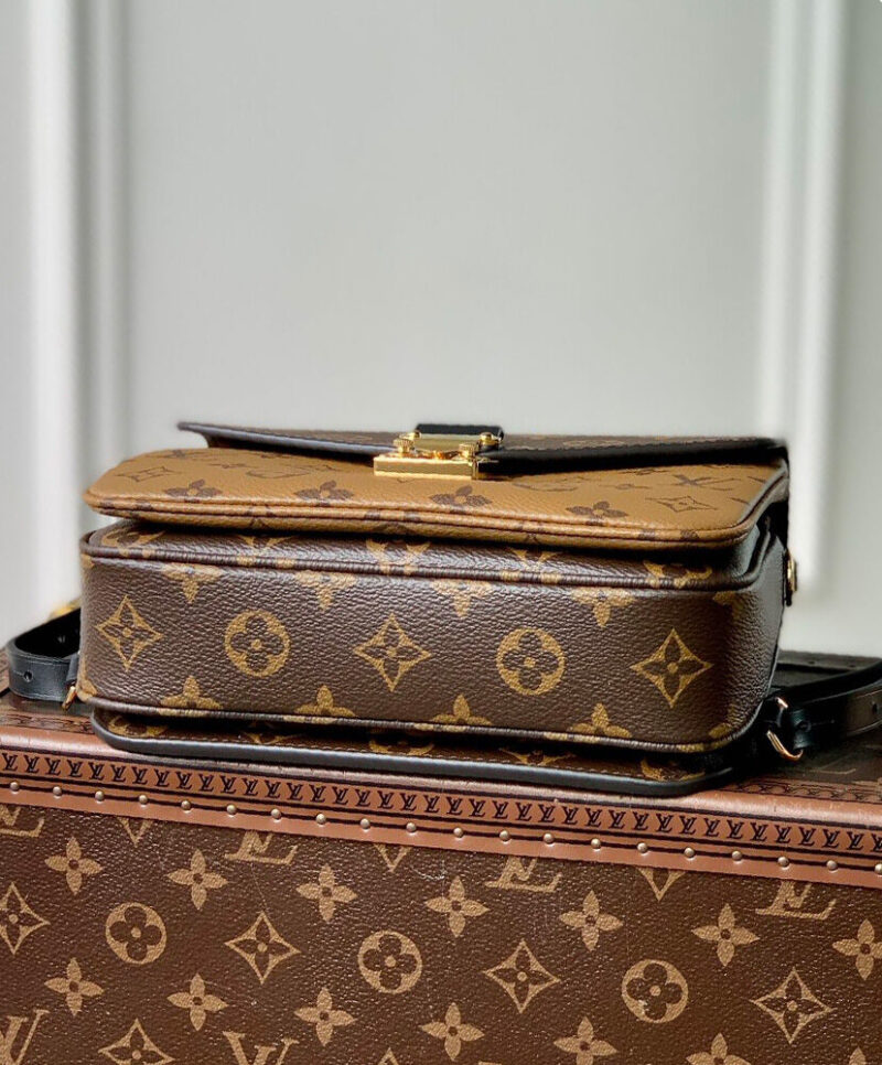 Louis Vuitton Pochette Metis Backpack M11941 Apricot